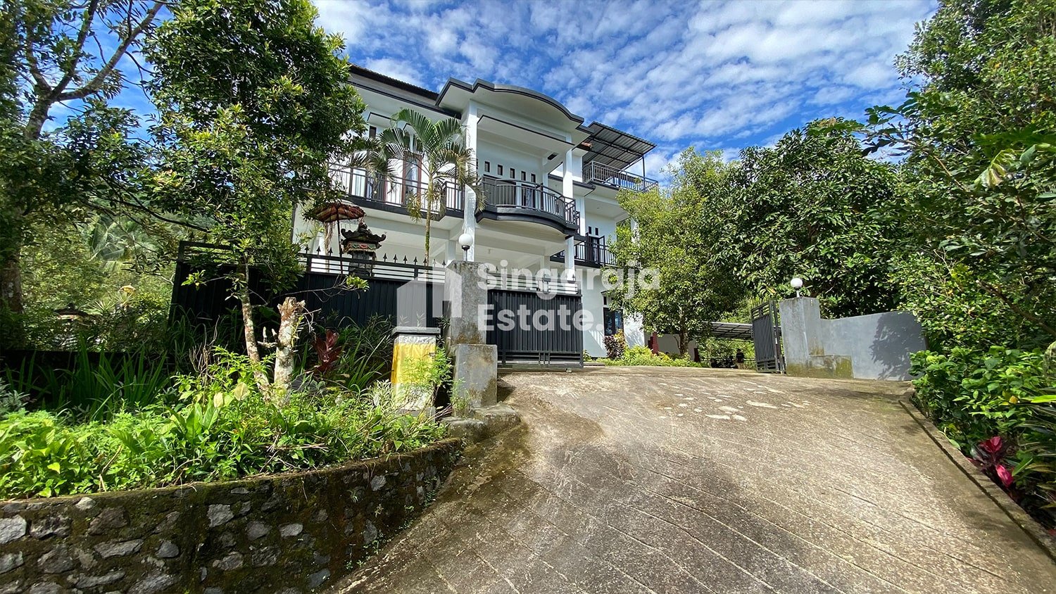 3-Story Villa with Sea View 10 Mins from Singaraja City Center - Image 2